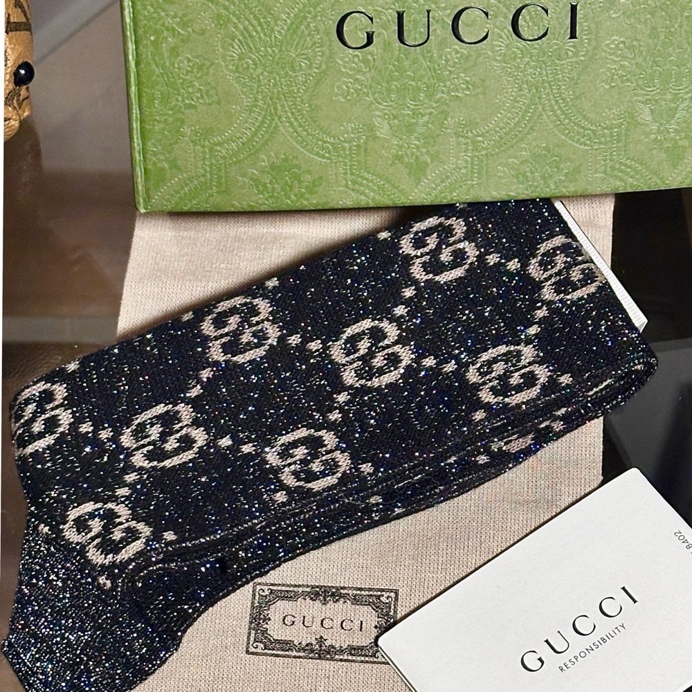💯🩷Authentic GUCCI Black & Gray metallic shiny lamé shimmer GG Socks - Picture 4 of 13